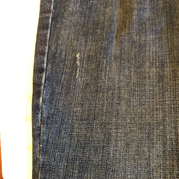 LEVI’s Designed with a laid-back, easy fit midrise. 515 NWT - Picture 11 of 11